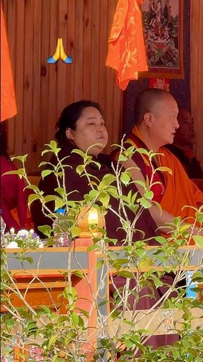 A mother, baby on her back, bowed in a deep prostration before the lama🙏