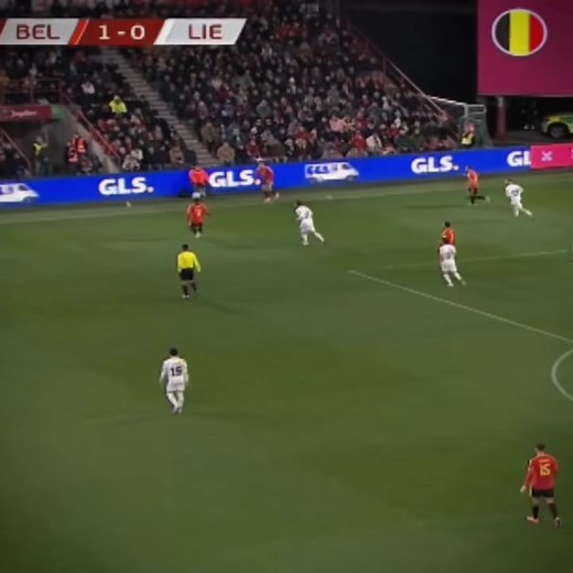 Doku skills 🧱☠️🥶 Doku is becoming truly influential in central zones, as both his goals and an assist highlight that. He's combining his dribbling with an added layer of dynamism, variety, and clinical precision in those spaces. Brilliant evolution. 16 G/As for Jeremy Doku so far. What a season he is having #foryoupageシforyou #BOOMchallengeحلم #mancity #manchestercity #fyp #foryoupageシforyoupageシ2025 | Beķķa Cityzenś Fãnś