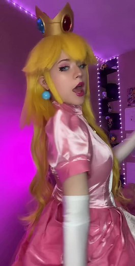 Princess Peach Cosplay: Nintendo's Iconic Character Comes to Life