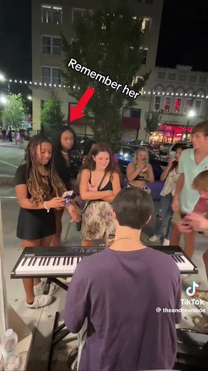 Street Piano Player Get ASSAULTED and Goes Viral 😳 *FULL STORY* @Andrew #streetpiano #viral #streetperformer #fyp