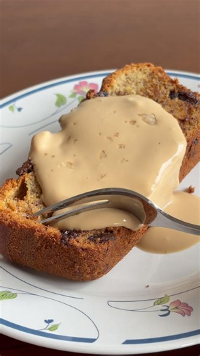 let's enjoy this chocolate chip banana bread with coffee yogurt ✨