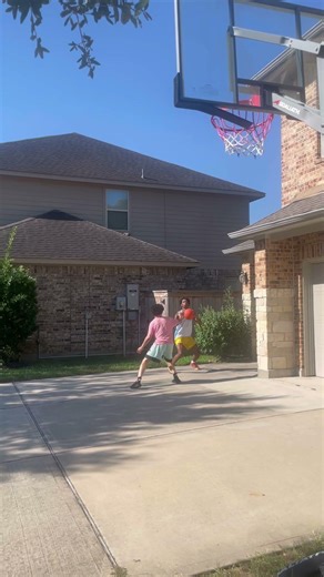 Kapkirk with the quick pull up jumper 🎯