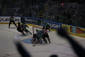 "Fighting needs to stop"; "What a tilt": Hockey fans react to massive brawl at ECHL game