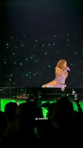 Shakira performs “TQG” (Live LMYNL World Tour in Hollywood) #shakira #lmynlworldtour #karolg