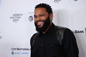 Anthony Anderson graduates from Howard University