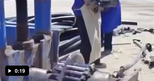 Splitting thick cables to collect copper for recycling - Video