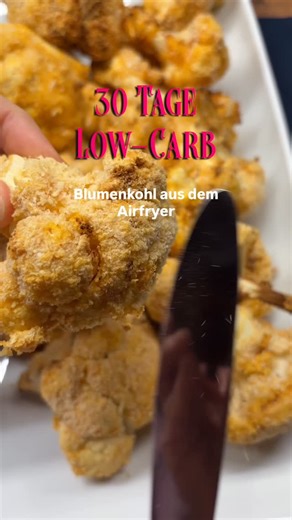 Annalena Ganner on Instagram: "Blumenkohl „Nuggets“ oder panierter Blumenkohl aus dem Airfryer😮‍💨 sooo einfach, schnell und knusprig! Ein superleckeres Gemüsegericht mit wenig Kohlenhydraten. 👩🏻‍🍳Rezept für 4 Personen Zutaten: 1 großer Blumenkohl 2 Eier 1 TL Öl 1 EL Mehl Salz, Pfeffer, Paprikapulver 100 g Naturjoghurt Pankomehl und/oder Brösel So geht‘s: 1. Blumenkohl in Röschen schneiden. Aus den Zutaten, bis auf Panko, eine Panade zusammenrühren und würzen. 2. Blumenkohl in einer Schüssel