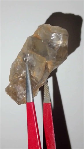 raw rought tsavorite garnet stone for minerale