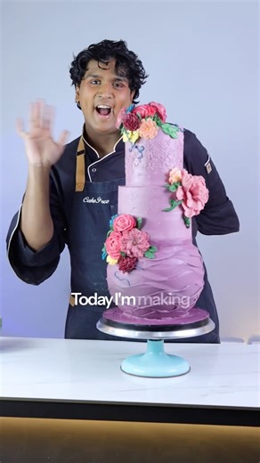 The easiest way to make a monochromatic three-tier cake 🎂