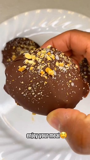 vegan bite recipes | vegan recipes on Instagram: "Looking for a tasty treat? You have to try these peanut butter yogurt snacks! @kin.elevital ✓ the steps to for preparing these peanut butter yogurt snacks 1.Mix in a bowl: -1 cup yogurt nature -1/2 cup peanut butter -1/3 cup honey 2.Freeze the mixture in small scoops placed on parchment paper for 1h, you can create a delicious base for a treat. 3.Once the scoops are thoroughly frozen, dip them into 1 cup melted dark chocolate to coat them evenly 