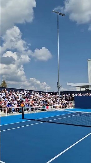 Fans sing "Happy Birthday" to Jannik Sinner in Cincinnati before the match vs. Atmane 16.08.2025