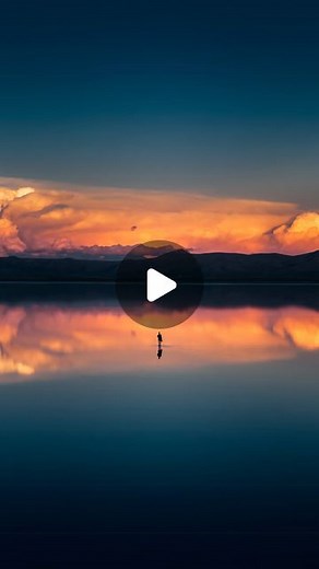 Chema Balbuena | The biggest mirror in the world. Uyuni salt flats, Bolivia 🇧🇴 Only during a few months of the year, the rain creates a thin layer of... | Instagram