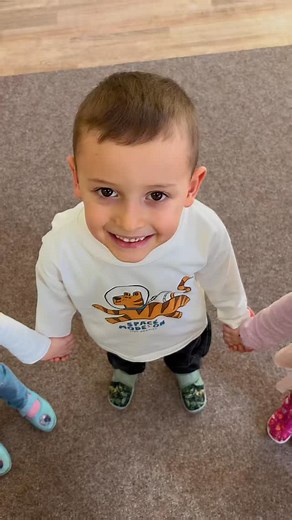 20K views · 70 reactions | Keď sa všetky deti naladia na jednu vlnu, vznikajú najkrajšie videá ✨ #kidsparadise #ruzinov #skolka #materskaskola #children #deti #kindergarden #kids #lifewithchildren #ucitelka #teacher #teacherslife #trendingreels #fyp #viralreels | Kids Paradise - Súkromná materská škola | Facebook