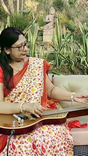 Full song - https://youtu.be/z3Zf0mDMVx0 Hello everyone, this is our rendition of Champa Chameli Golaperi Baage, a famous Bengali song from the film Antony Fireengi and sung by Sandhya Mukherjee and Manna Dey. Do let us know your thoughts | Sonali Nath - Hawaiian Guitarist