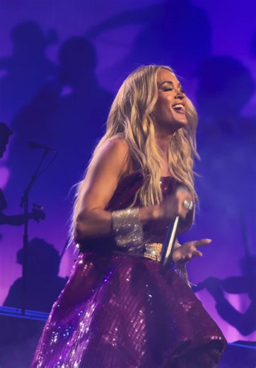 The ability to do this will never not blow my mind. #carrieunderwood #concert #country #gospel #vegas