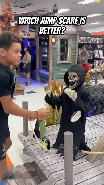 👻 Screaming Reaper vs. Gourdo! Which Jump Scare Wins?! | Spirit Halloween 2026