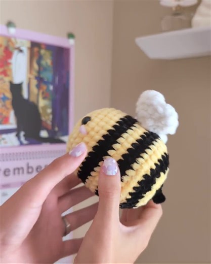 Crochet Bumblebee PDF Pattern Regular and Love Themed Bee - Etsy