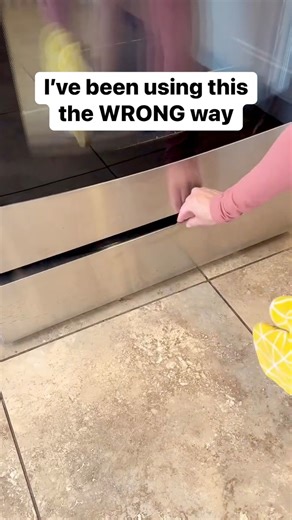 3.1M views · 4.3K reactions | Now I use the bottom of my oven to keep my casseroles warm #oven #christmasdinner #christmas2024 #stove | Liz & Jeff | Facebook