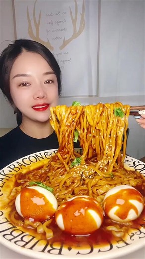 extreme spicy ramen noodles mukbang egg #asmr #eating #noodles