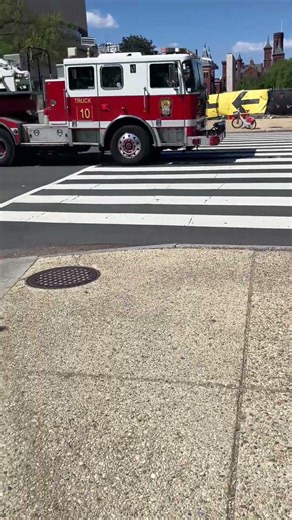 DC Truck 10 responding code 3 #firetrucks