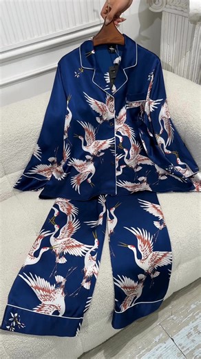 🔥 HALF-PRICE SILK LUXURY – TODAY ONLY, UK EXCLUSIVE! 🔥 💎 Why the UK Loves SILKSILKY: Indulge in 100% 6A Mulberry Silk – soft, skin-loving and OEKO-TEX® certified for safety & sustainability. Naturally breathable, hypoallergenic and machine-washable. ✨ Why Choose Us: · Locks in moisture & reduces fine lines overnight · Smooth on hair, reduces frizz while you sleep · Naturally temperature-regulating for UK seasons · Machine washable – no dry cleaning fuss · Ethical & sustainable silk production