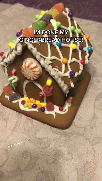 This was super fun to make😸 #ginger #gingerbreadhouse #plsviral #viral #decoration #icing #christmas #fypage #fyp #gingerbread #house #foryou #foryoupage #blowup?