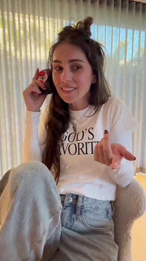 Amy Shark Performance at Katie's Carindale with Chris Georggin