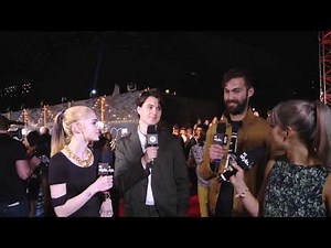 Grimes and Rachel Antonoff 'interview' Vampire Weekend (MTV Video Music Awards, 2013)
