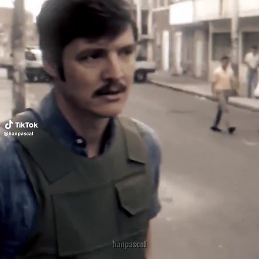 His back🤭🤭 #pedropascal #pedropascaledit #pedropascaltiktok #javierpeña tags: @☆「ᴢᴜᴢɪ」☆ @millersangel @ᴀ .ᐟ @M O H