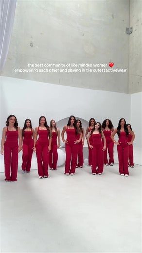 The way we were able to coordinate this dance 🤌🏼 #empowerment #women #smallbusiness #activewear #community