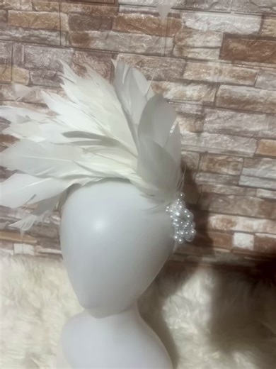 Pure Elegance with Feathers in Fashion