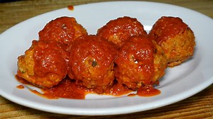 122K views · 3.1K reactions | Ho fatto 100 km per una Polpetta strepitosa e antichissima e vi posso dire che ne è valsa assolutamente la pena, anzi ci ritornerò presto per nuove "gustose" avventure. Ringrazio tutto il mio staff, e grazie per l'accoglienza a Sant' Agata di Esaro. | Sfizidicalabria.com Vendita Prodotti Tipici Calabresi On Line | Facebook