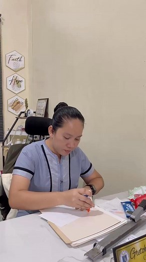 22K views · 111 reactions | Dahil maarte tayo lagyan natin ng pictures ang kanilang School Health Card. Alam na kung bakit late sa pagpasa. #kindergartenteacher #kindergartenjourney | Gretchen Martus Alvarez | Facebook