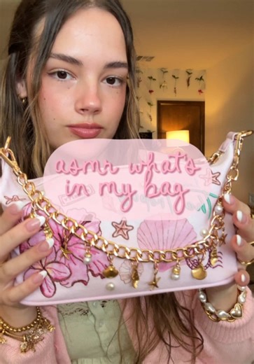 always trying to give the poker scene in the parent trap level of asmr w the trinkets iykyk also fully inspired by @gianna 💌🍒🐞 !!! bag is @DiFerdinando !!!! #whatsinmybag #asmr #whatsinmypurse #pursetour #pinkandgreen