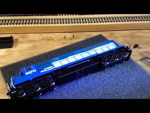 Removing shell on Athearn SDP45