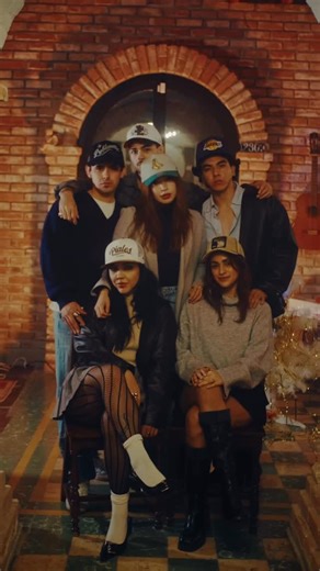 2CAP on Instagram: "Regla no escrita de Navidad: Porque cada outfit necesita una gorra 🎄🎁 Compra hoy en tiendas físicas y tienda en línea #2CAP #FittedForAll #Holidays #gifts"