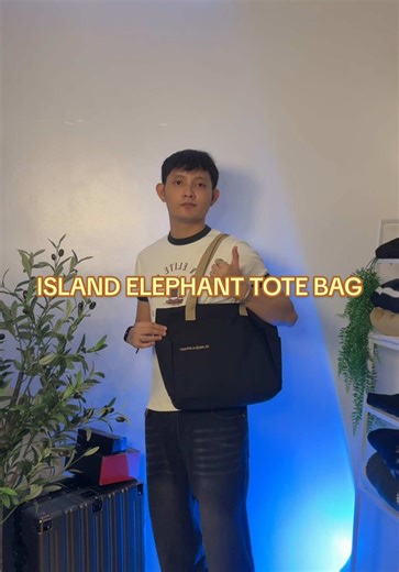 Essential Large Capacity Tote Bag for On-the-Go