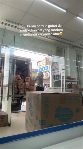 Bantu Karyawan Indomaret: POV Kalian Berdua Gabut dan Bantu Karyawan IDM