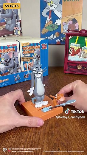 Tom and Jerry: Unboxing Articulated Figures in Action