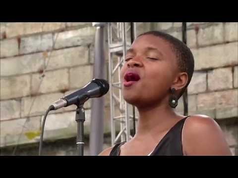 Lizz Wright - Afro Blue - 8/10/2003 - Newport Jazz Festival (Official)