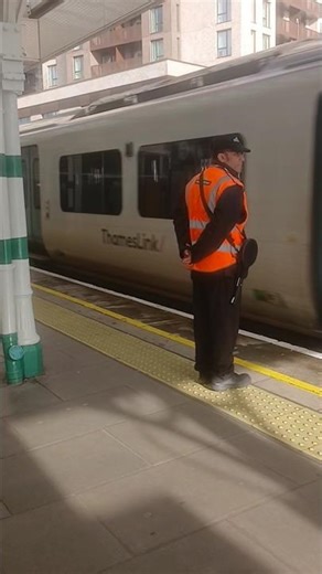 HOW DO TRAINS OPERATE IN THE UK?