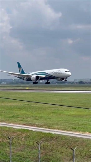 Oman Air | Boeing 787 Dreamliner | Smooth landing 🔥