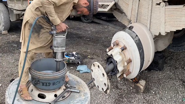 Amazing Process of Restoring Truck Wheel Rim to Perfect Condition