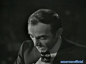 [Archives] - 13 mai 1967. Accompagné par Henri Byrs et ses musiciens, Charles Aznavour interprète "Pour essayer de faire une chanson". Enregistré lors de la soirée de gala du Festival de Cannes. ❤🎶 | Charles Aznavour