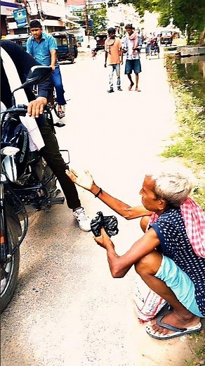 Waqt Ka yah Parinda Ruka hai #helping #trending #video