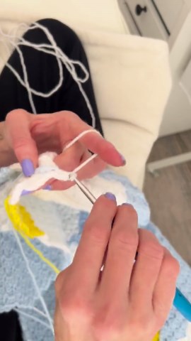 Crochet Daisy Table Runner Pattern, C2C Floral Spring Decor (PDF Download) - Etsy