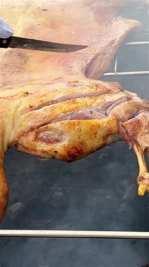 That moment when you cut into perfectly roasted sheep #satisfying #foodasmr #bbq