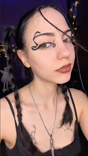 Graphic Snake Makeup Tutorial #creativestyle #makeuptutorial #makeupideas #makeupartist