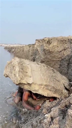 please Support kijiye 😱😱😭🙏🙏 #funny #comedy #viralreels #shortvideos #youtubeshorts #song