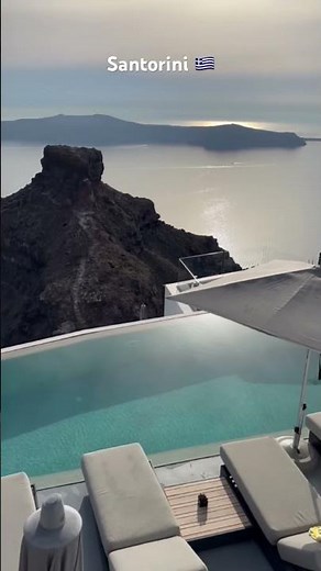 Santorini — The Most Romantic Island in Greece 🇬🇷✨